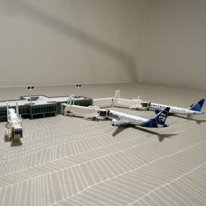 1:400 regional model airport terminal w/ functional jetbridges (3)